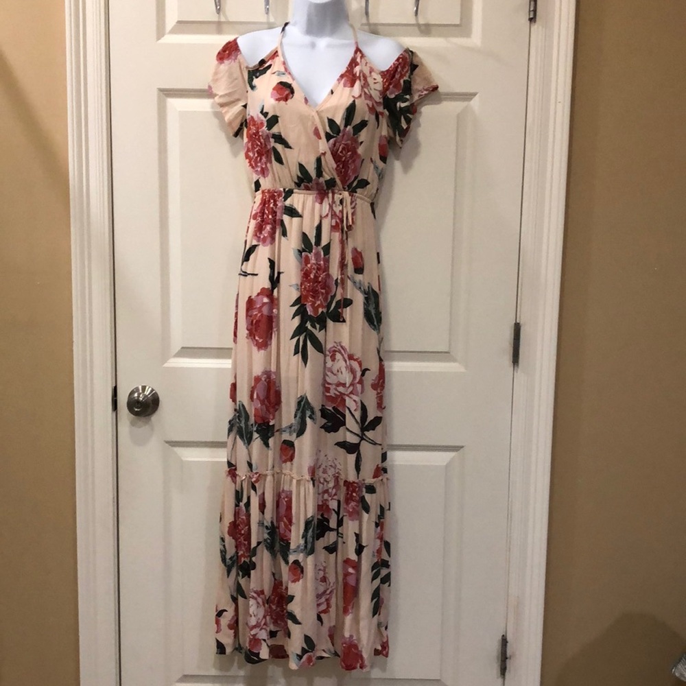 Cold shoulder, Maxi dress